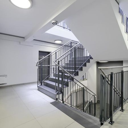 Poznan Grafitowa Modern Apartment Exterior photo
